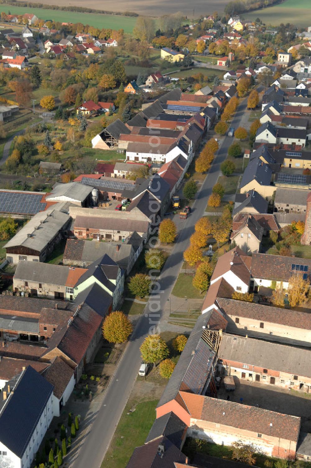 Aerial image Niederer Fläming - Blick auf den Ortsteil Hohenseefeld der Gemeinde Niederer Fläming im Landkreis Teltow-Fläming in Brandenburg. Der Ort entstand im 12. Jahrhundert und ist hauptsächlich durch große Ackerflächen geprägt.