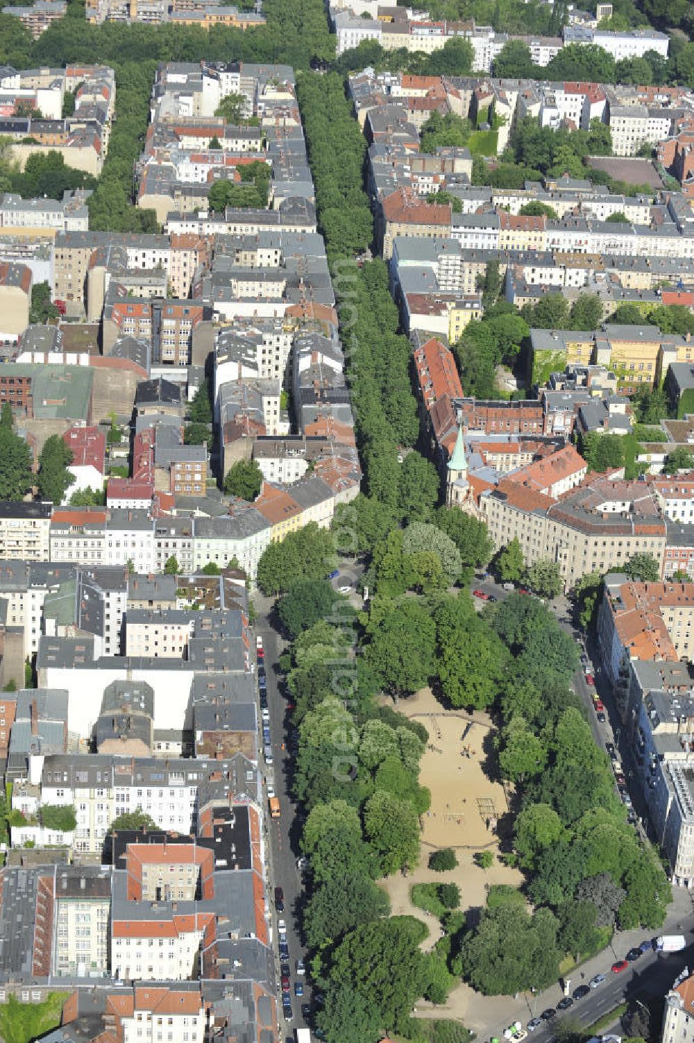 Aerial image Berlin - The Hohenstaufen square in the Kreuzberg district was paved in 1875. It was formerly known as Zicken square, because the citizens once let their goats graze on that place