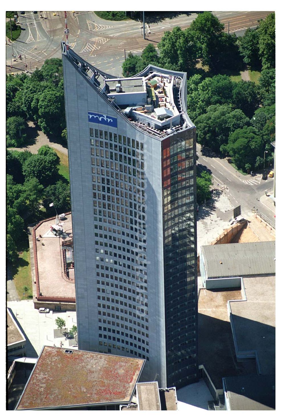 Aerial photograph Leipzig - Sitz des MDR in Leipzig. Auf Grund seiner auffälligen Bauweise wird das Gebäude auch Weisheitszahn genannt