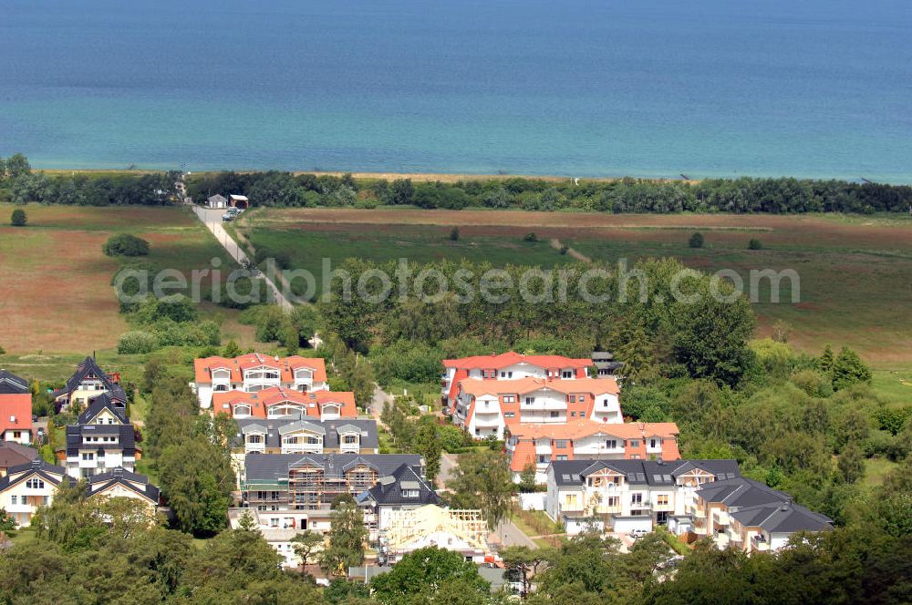 Graal-Müritz from above - Blick auf Ferienhäuser in Graal-Müritz in Mecklenburg-Vorpommern. Sie liegen am Mittelweg, der zur Ostseeküste führt, Kontakt: