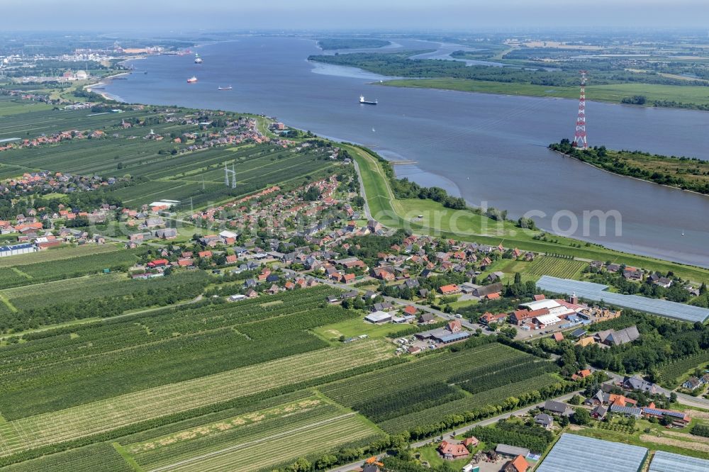 Hollern-Twielenfleth from the bird's eye view: Location in the fruit-growing area Altes Land Hollern Twielenfleth in the federal state of Lower Saxony, Germany