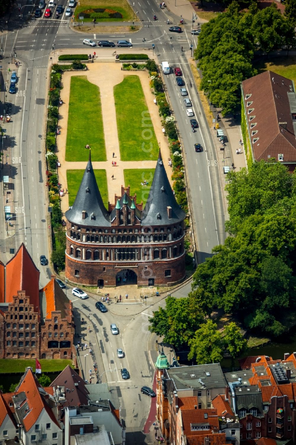 Aerial photograph Lübeck - Holsten Gate in the city center of the old town - center of Luebeck in Schleswig-Holstein