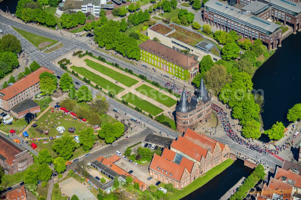 Aerial photograph Lübeck - Holsten Gate in the city center of the old town - center of Luebeck in Schleswig-Holstein