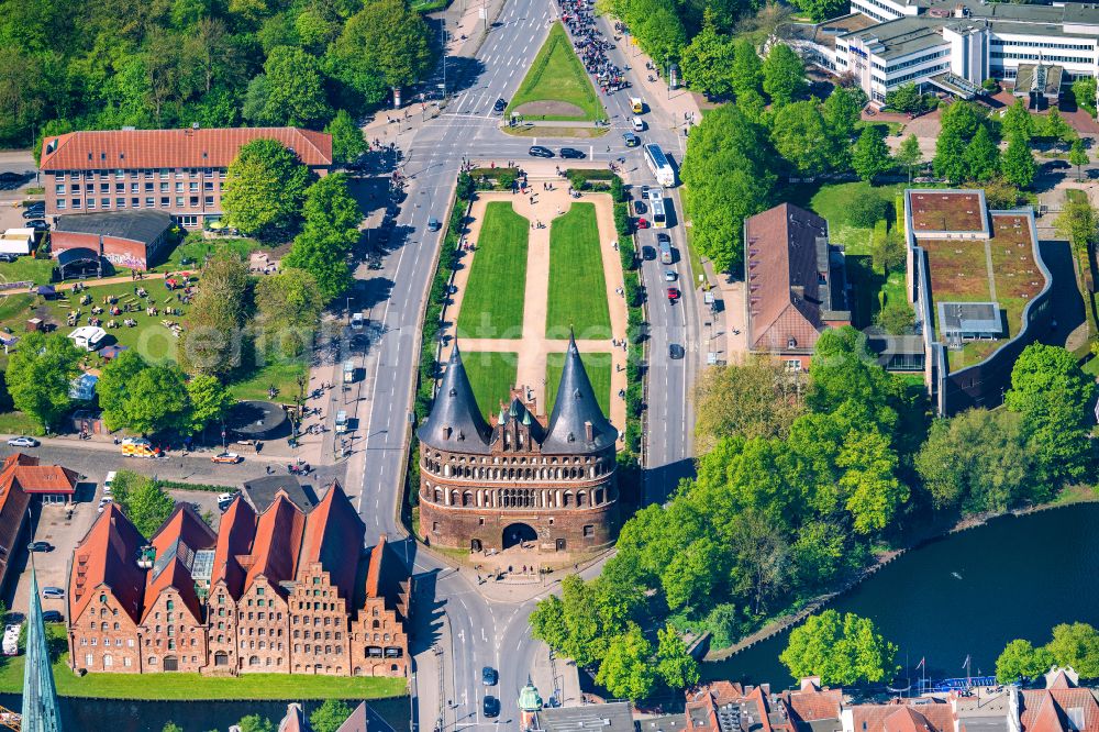 Aerial photograph Lübeck - Holsten Gate in the city center of the old town - center of Luebeck in Schleswig-Holstein