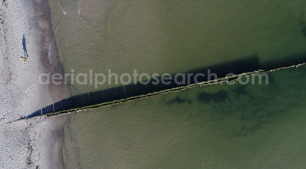 Aerial photograph Koserow - Wooden groynes row on the surface of the water at the of Baltic Sea seashore in Koserow in the state Mecklenburg - Western Pomerania, Germany