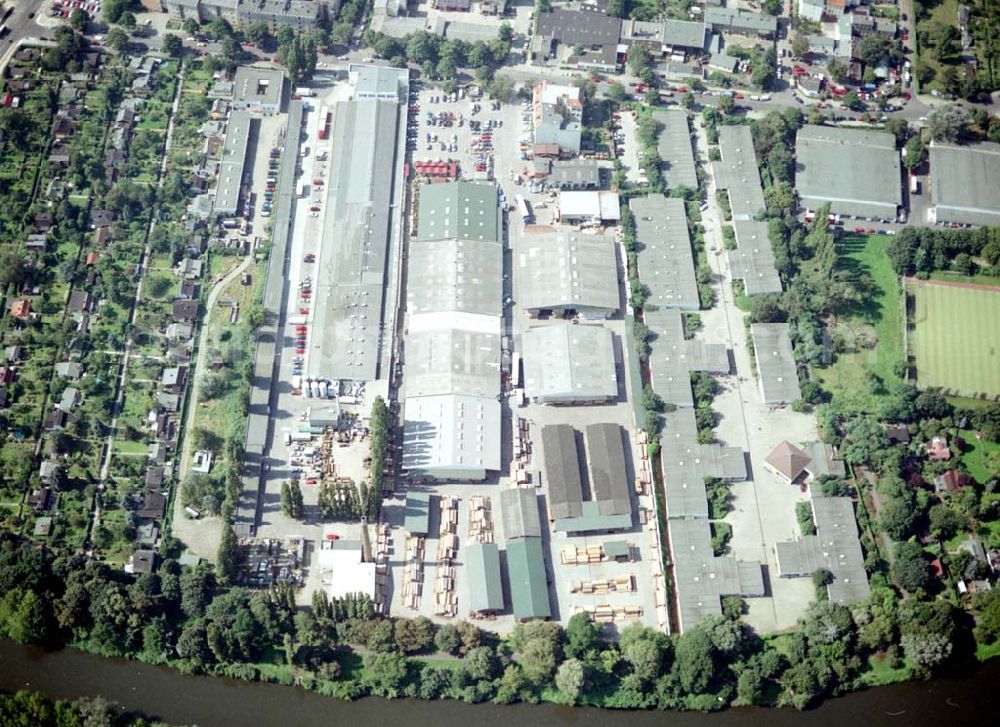 Aerial photograph Berlin - Neuköln - 20.08.2002 Holzmarkt der Fa. Holz - Possling GmbH & Co. KG an der Haarlemer Straße 57 in 12359 BERLIN.