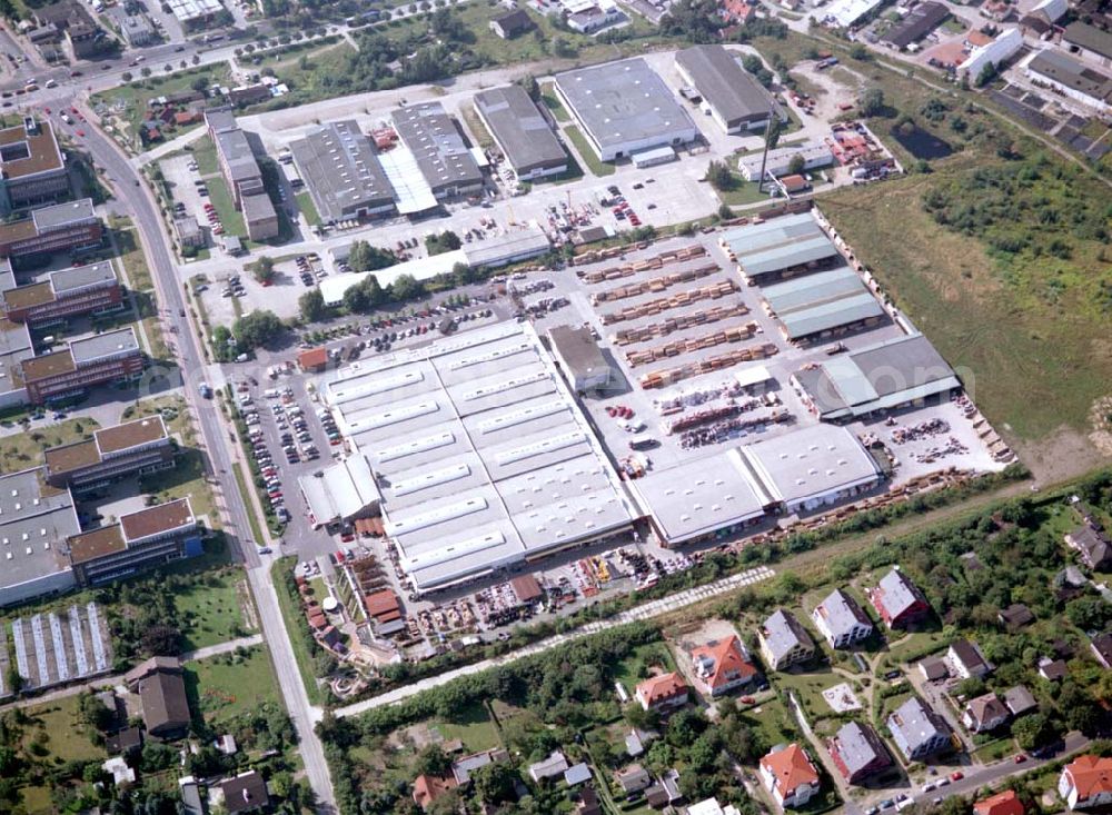 Berlin - Mahlsdorf from the bird's eye view: 20.08.2002 Holzmarkt der Fa. Holz - Possling GmbH & Co. KG an der Landsberger Straße 9 in 12623 BERLIN