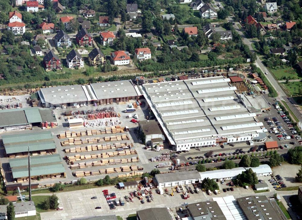 Berlin - Hellersdorf from the bird's eye view: 20.08.2002 Holzmarkt der Fa. Holz - Possling GmbH & Co. KG an der Landsberger Straße 9 in 12623 BERLIN.