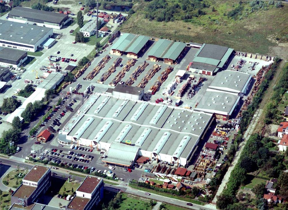 Berlin - Hellersdorf from the bird's eye view: 20.08.2002 Holzmarkt der Fa. Holz - Possling GmbH & Co. KG an der Landsberger Straße 9 in 12623 BERLIN.