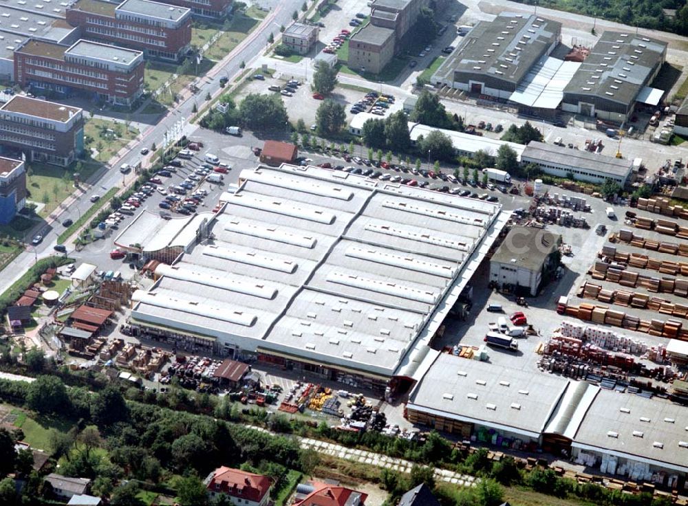 Berlin - Hellersdorf from the bird's eye view: 20.08.2002 Holzmarkt der Fa. Holz - Possling GmbH & Co. KG an der Landsberger Straße 9 in 12623 BERLIN.