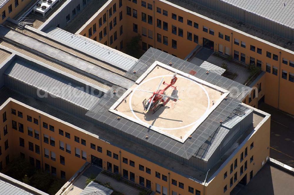 Halle (Saale) from above - Blick auf den Hubschrauberlandeplatz der Berufsgenossenschaftlichen Klinik. Anschrift: BG-Kliniken Bergmannstrost, Merseburger Straße 165, 06112 Halle; Tel.: 0345 / 132 - 60; homepage: