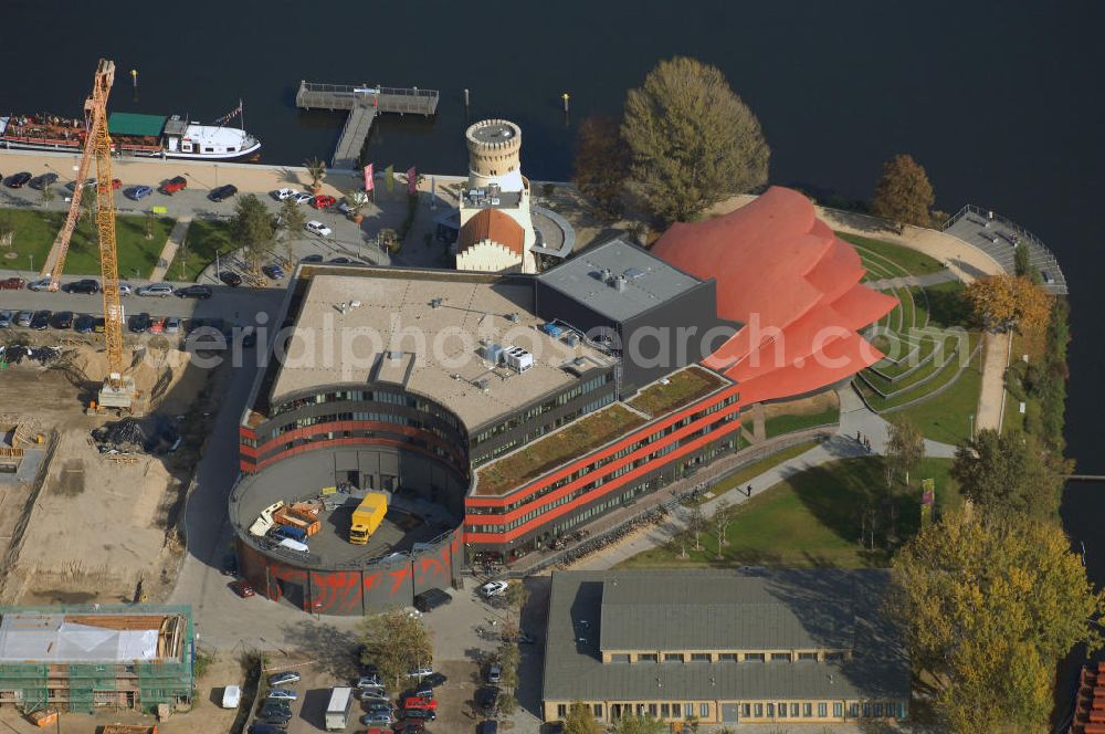 Potsdam from the bird's eye view: Das 2006 eröffnete Hans Otto Theater ist das Brandenburgischen Landestheaters. Der Neubau des Hans Otto Theaters auf dem Kultur- und Gewerbestandort in der Schiffbauergasse wurde 1997 begonnen und 2006 abgeschlossen. Bauherrin für das 26,5 Mio teure Projekt war die Stadt Potsdam und die Landesentwicklungsgesellschaft Brandenburg. Adresse: Hans Otto Theater, Schiffbauergasse 11, 14467 Potsdam; Tel.: 0331/ 98110; Homepage: