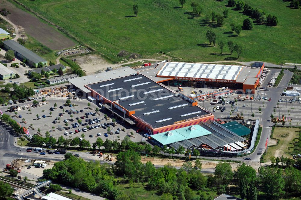 Berlin from the bird's eye view: Hornbach Baumarkt in Berlin-Bohnsdorf an der Grünbergallee. DIY market Hornbach in Berlin-Bohnsdorf.