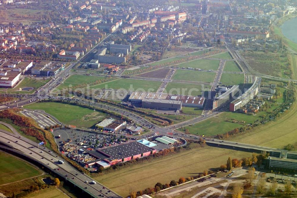 Aerial photograph Dresden - Elbe Park Dresden, Anschrift: Peschelstraße 39, 01139 Dresden Tel.: 0351 / 85 35 611, Fax: 0351 / 840 52 06 Email: werbegemeinschaft@elbe-park-dresden.de und Hornbach, Anschrift: D-01139 Dresden/Mickten, Washingtonstr. 14, Tel: 0351 / 8534610, Fax: 0351 / 85346-480; an der Autobahn A4