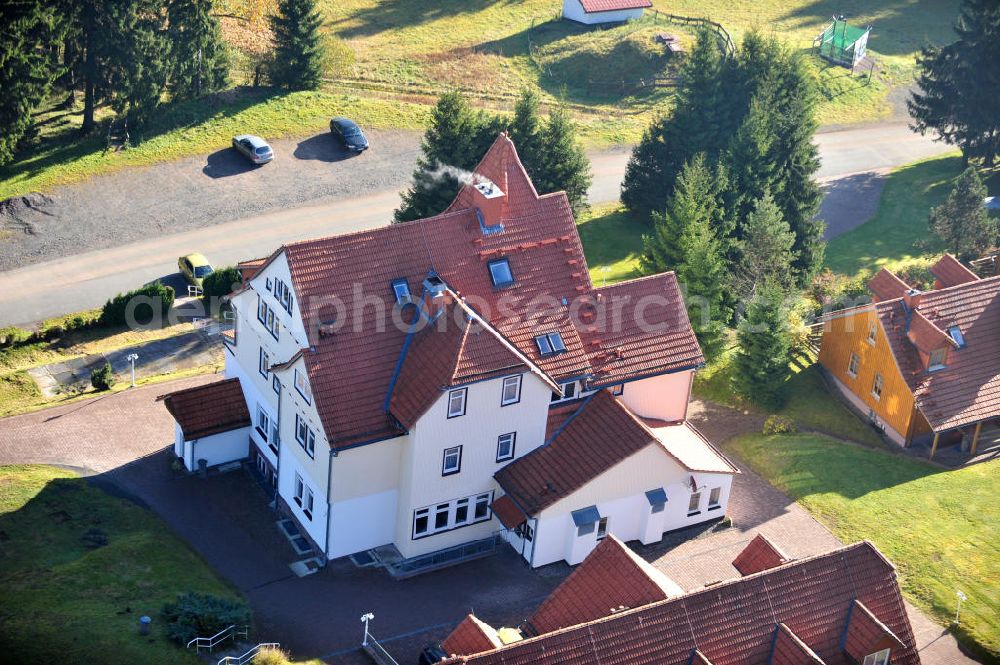 Aerial image Friedrichroda - Hotel und Berggasthof Spießberghaus am Kammweg Rennsteig in Thüringen. Hotel und mountain inn Spiessberghaus at the ridgeway Rennsteig in Thuringia.