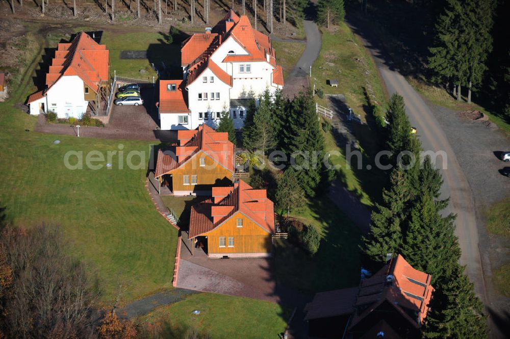 Friedrichroda from the bird's eye view: Hotel und Berggasthof Spießberghaus am Kammweg Rennsteig in Thüringen. Hotel und mountain inn Spiessberghaus at the ridgeway Rennsteig in Thuringia.