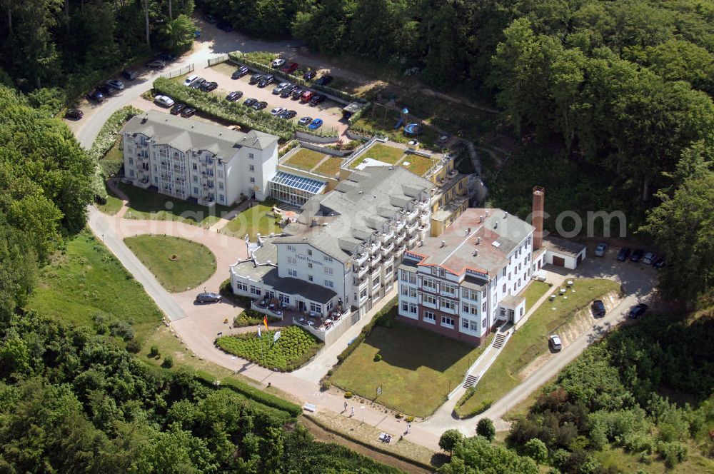 Aerial photograph Sellin - Blick auf das Hotel Bernstein und auf die Pensin Seeschloß im Ostseebad Sellin auf der Insel Rügen. Kontakt Hotel: Hochuferpromenade 8, 18586 Ostseebad Sellin, Tel. +49(0)38303 17 17, Fax +49(0)38303 17 18, e-mail: info@hotel-bernstein.de; Kontakt Pension: Kathrin Brombach, Hochuferpromenade 7, 18586 Ostseebad Sellin / Rügen, Tel. +49(0)38303 1560, Fax: +49(0)38303 85152, e-mail: info@seeschloss-sellin.de