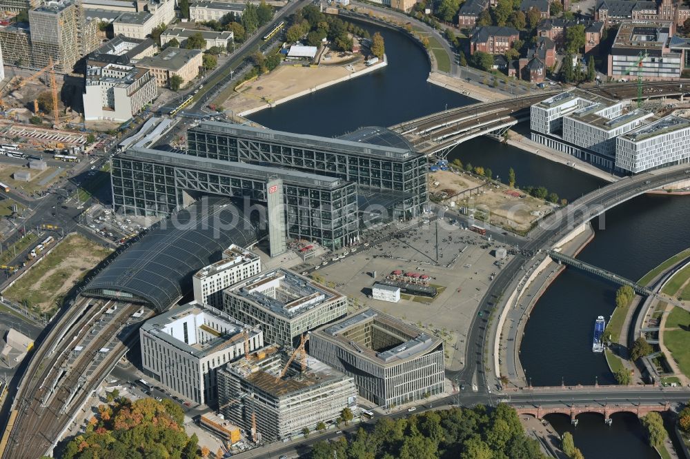 Aerial image Berlin - City view with part of new construction - projects Berlin Central Station in Berlin