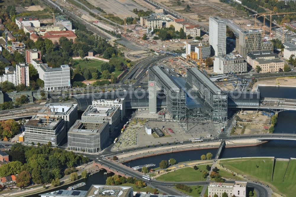 Aerial photograph Berlin - City view with part of new construction - projects Berlin Central Station in Berlin