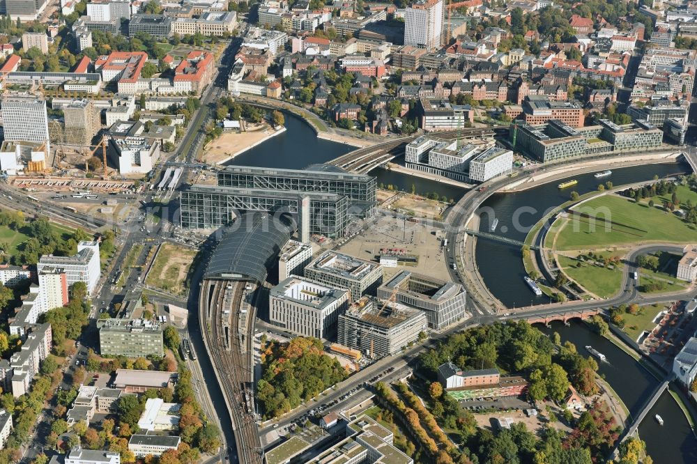 Berlin from the bird's eye view: City view with part of new construction - projects Berlin Central Station in Berlin