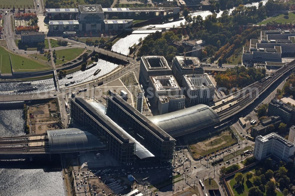 Aerial image Berlin - City view with part of new construction - projects Berlin Central Station in Berlin