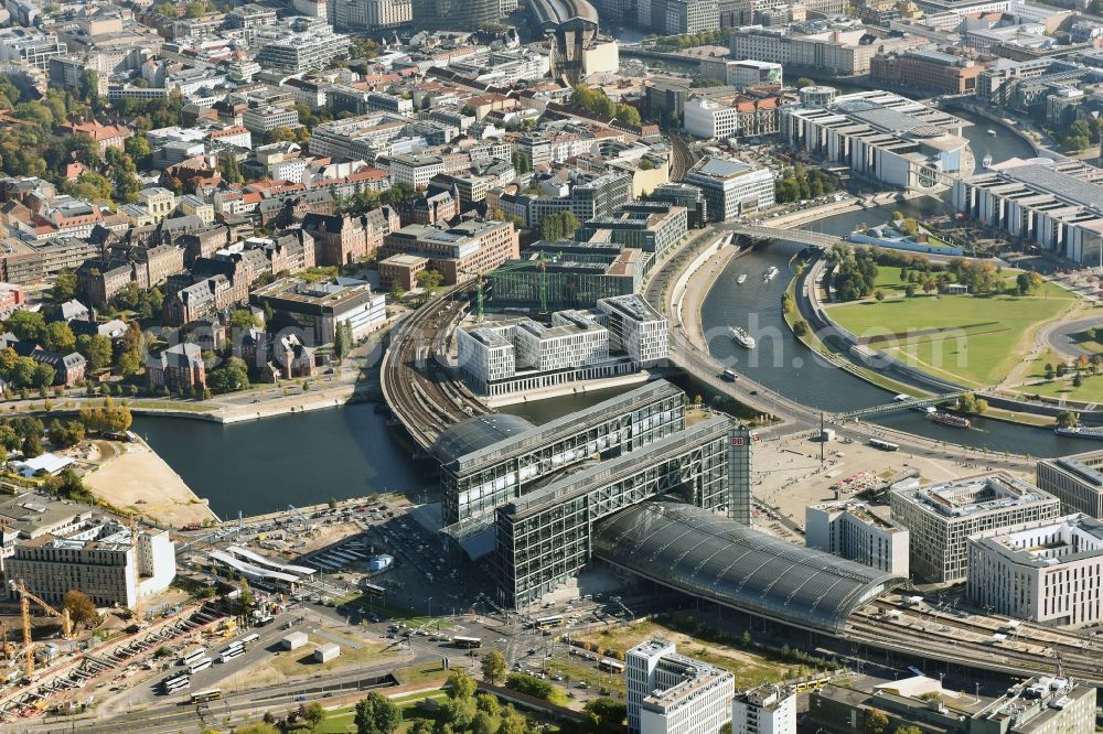 Berlin from the bird's eye view: City view with part of new construction - projects Berlin Central Station in Berlin