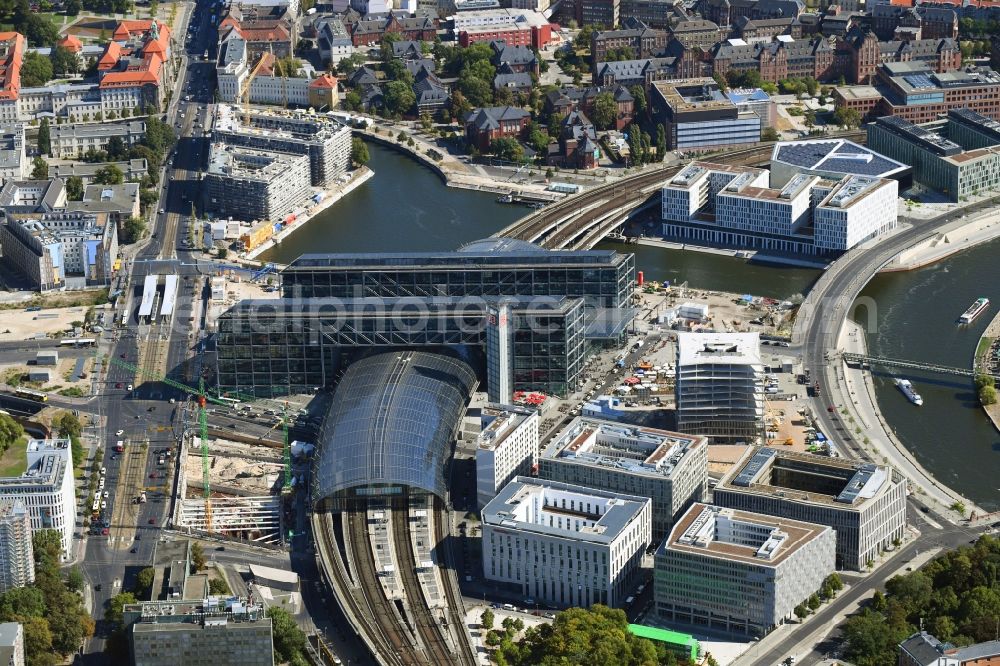 Aerial photograph Berlin - City view with part of new construction - projects Berlin Central Station in Berlin