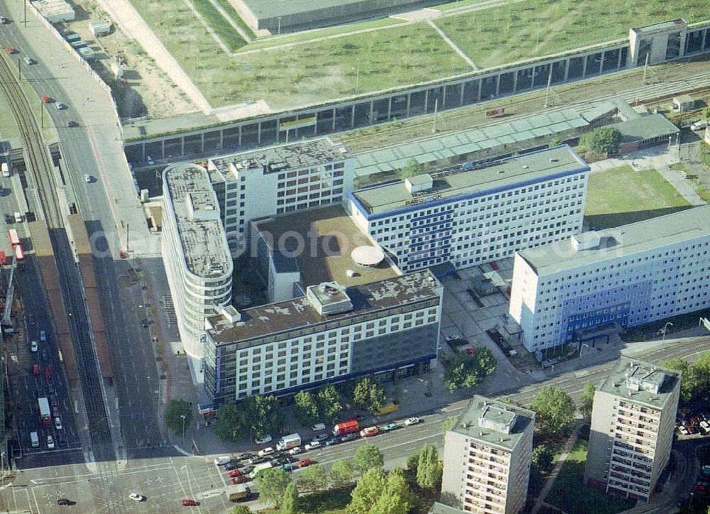 Berlin - Friedrichshain from above - Hotel- und Büro- Geschäftshauskomplex an der Landsberger Allee / Ecke Storkower Straße in Berlin - Friedrichshain.