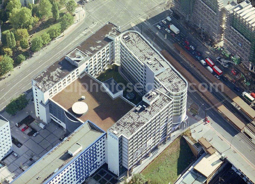 Berlin - Friedrichshain from above - Hotel- und Büro- Geschäftshauskomplex an der Landsberger Allee / Ecke Storkower Straße in Berlin - Friedrichshain.