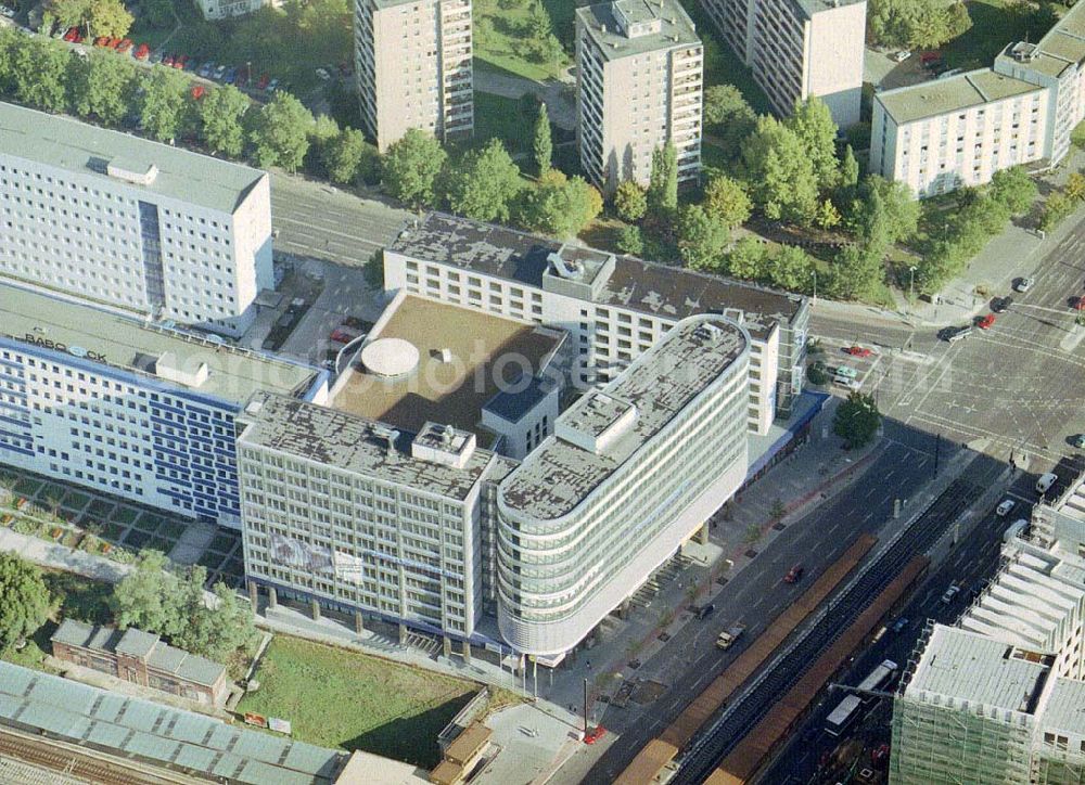 Berlin - Friedrichshain from the bird's eye view: Hotel- und Büro- Geschäftshauskomplex an der Landsberger Allee / Ecke Storkower Straße in Berlin - Friedrichshain.