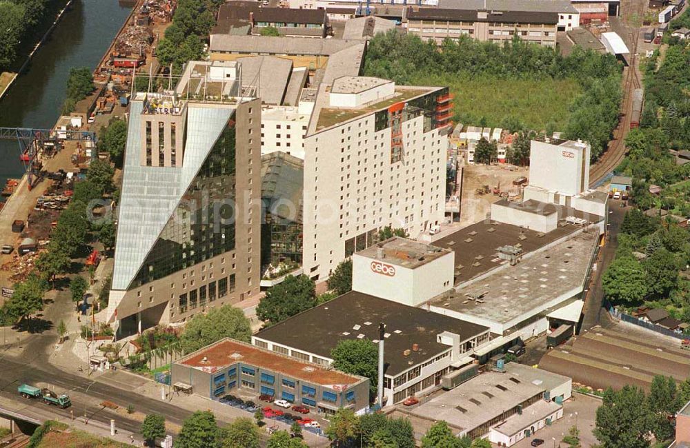 Berlin from above - Hotel Estrel in der Sonnenallee 32 in Neuköln