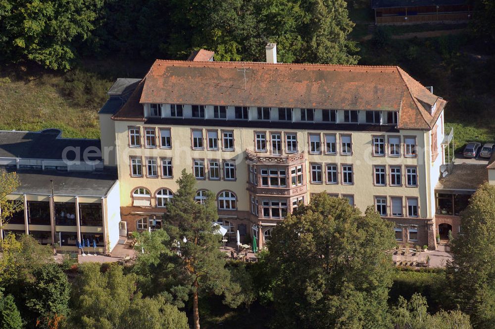 Lohr am Main from above - Blick auf das Hotel Franziskushöhe in Lohr am Main Bayern. Das Gebäude besteht seit ca. 100 Jahren und wurde 1901 als Sanatorium für Lungenkranke erbaut. Ende der 60er Jahre erwarben Franziskanerinnen das Gebäude und wandelte es in ein Familienerholungsheim um. Im Jahr 2001 fand der Verkauf an Hermann Joha statt, der im April 2005 das Hotel und Restaurant eröffnete. Kontakt: Franziskushöhe, Rupertshüttener Straße 70, 97816 Lohr am Main, Tel. +49(0)9352 604 0, Fax +49(0)9352 604 250, Email: info@franziskushoehe.de