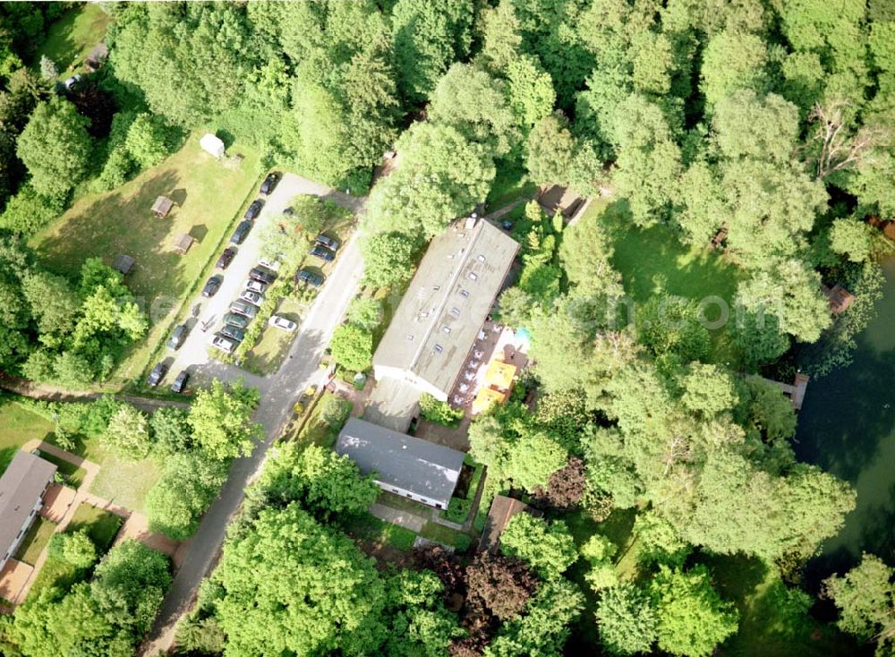 Spitzmühle bei Strausberg from the bird's eye view: Hotel- und Gaststättenkomplex Spitzmühle am Bötzsee bei Strausberg.