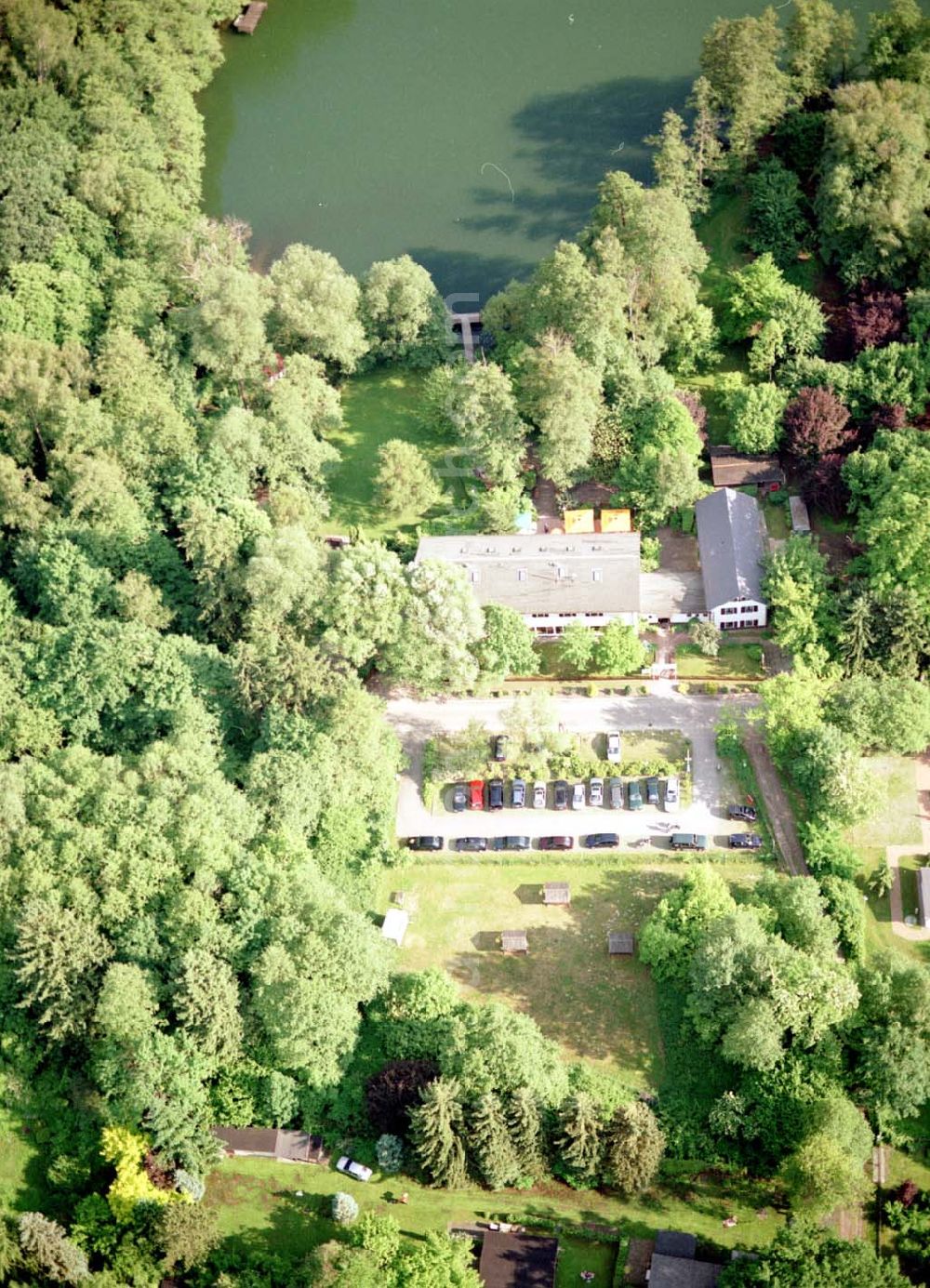 Spitzmühle bei Strausberg from above - Hotel- und Gaststättenkomplex Spitzmühle am Bötzsee bei Strausberg.