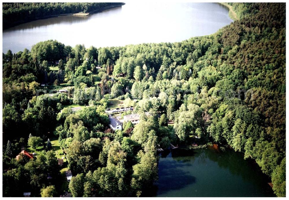 Aerial photograph Spitzmühle bei Strausberg - Hotel- und Gaststättenkomplex Spitzmühle am Bötzsee bei Strausberg.