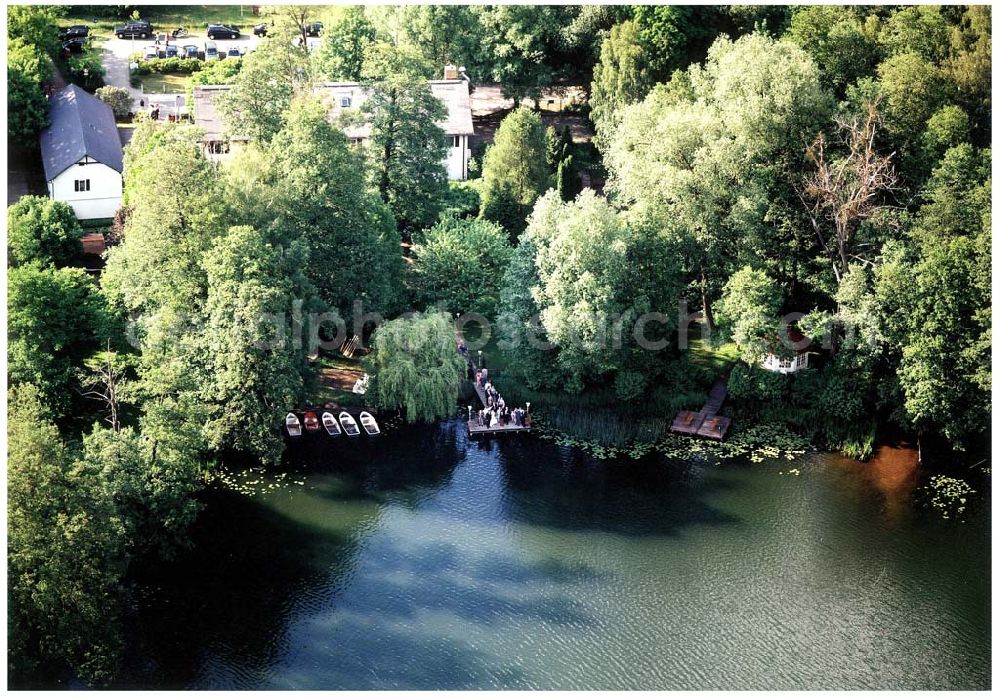 Spitzmühle bei Strausberg from the bird's eye view: Hotel- und Gaststättenkomplex Spitzmühle am Bötzsee bei Strausberg.