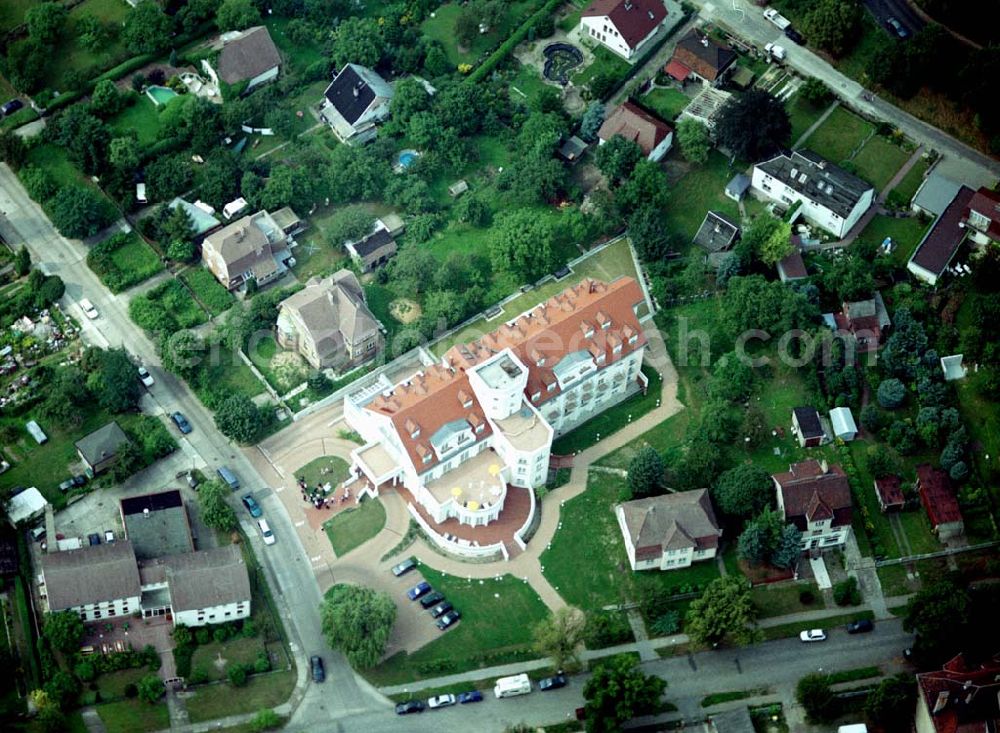 Berlin - Biesdorf from the bird's eye view: Hotel- und Gaststättenneubau am S- Bahnhof Biesdorf.