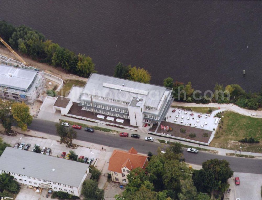 Potsdam - Drewitz from the bird's eye view: Hotel am Griebnitzsee am S-Bahnhof Griebnitzsee in Potsdam - Babelsberg