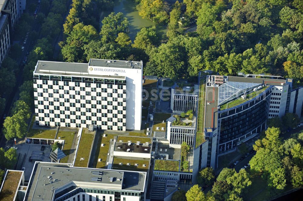 Berlin from the bird's eye view: Das Hotel InterContinental in Berlin-Tiergarten liegt in der Budapester Straße und wurde 1958 eröffnet. Das Gebäude steht unter Denkmalschutz und ist für seine schachbrettartige Fassade bekannt.