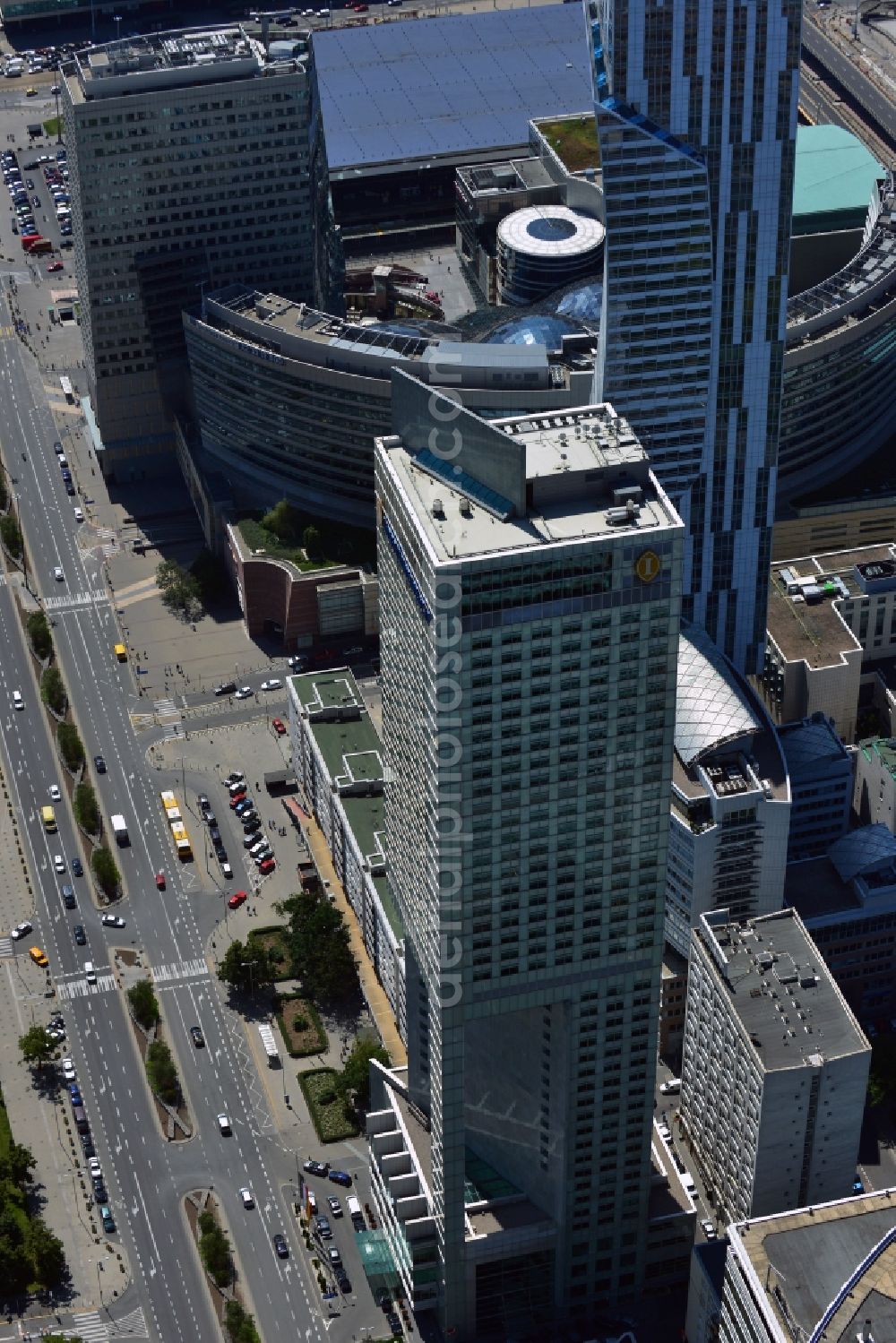 Aerial photograph Warschau - Hotel InterContinental in downtown Warsaw in Poland. The five-star-hotel is a landmark of the city and the third-largest hotel in Europe. It was built under the construction company Porr AG from 2001 until 2003. It is 164 m high and covers 45 floors. Its most distinct feature is the gap in its lower floors which was constructed to guarantee sunlight for the smaller buildings behind it