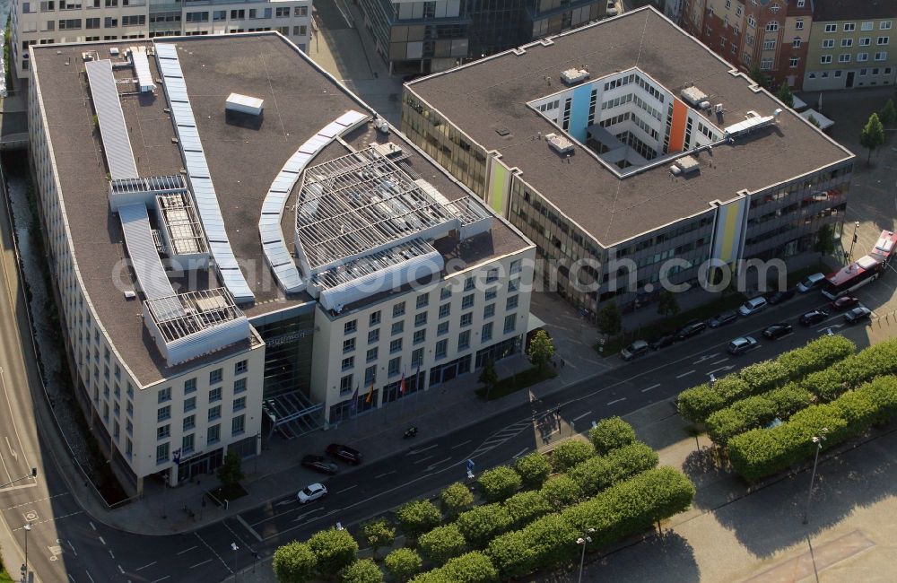 Erfurt from the bird's eye view: At the Theatre Square in Bruehlervorstadt of Erfurt in Thuringia, the Pullman Erfurt am Dom is. The 5stars hotel, which is part of the Accor group, a modern, well-structured building from steel, glasses and concrete