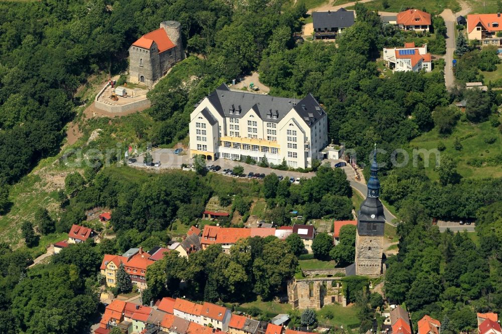 Bad Frankenhausen/Kyffhäuser from the bird's eye view: The hotel residence is situated in Bad Frankenhausen on the southern slope of the Kyffhaeuser in Thuringia. The hotel in the spa resort pampers its guests with an extensive wellness program. In the Venus thermal spa massages, relaxation and brine baths are offered. The hotel is part of Bachmann operating company