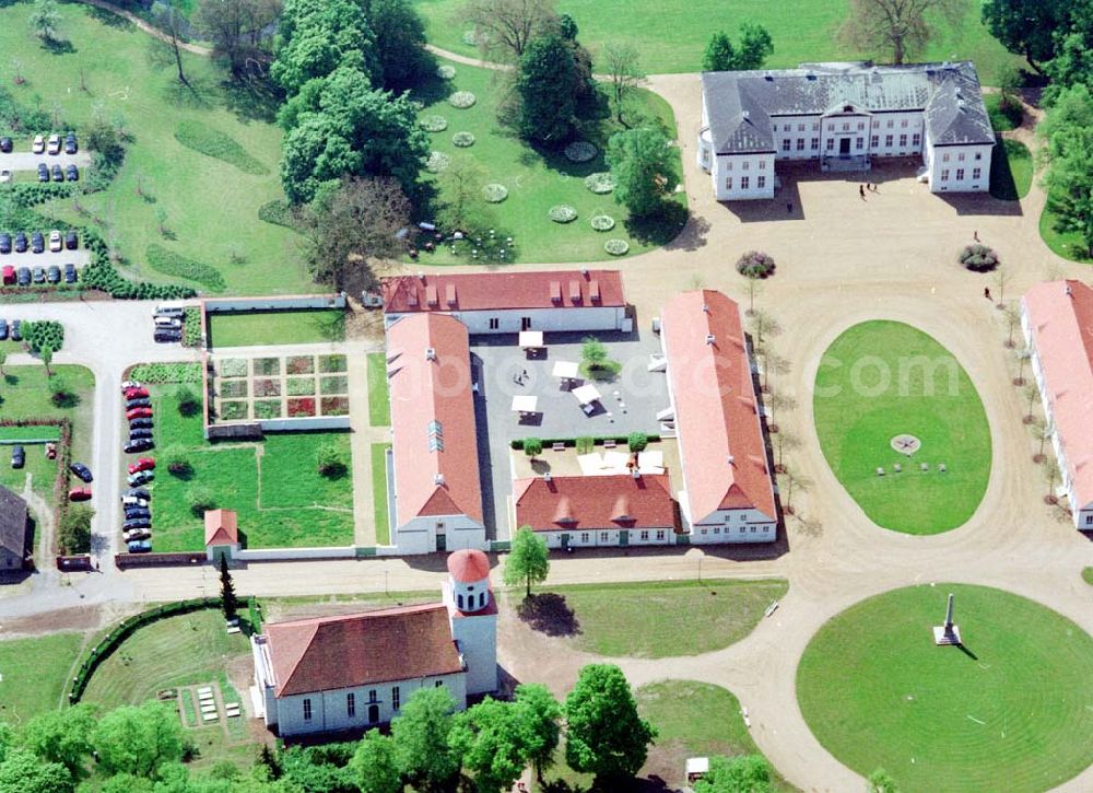 Aerial photograph Neuhardenberg (ehem. Marxwalde) / Brandenburg - Hotel Schloss Neuhardenberg Inmitten eines von Peter Joseph Lenné und Hermann Fürst von Pückler-Muskau gestalteten Landschaftparks gelegen, bietet Hotel Schloss Neuhardenberg Komfort und Ruhe. Es verfügt über Räumlichkeiten verschiedener Größe für Gespräche, Tagungen und Konferenzen, aber auch für Feierlichkeiten. Für die Planung und Gestaltung von Konferenzen, Tagungen und Gesprächen und des entsprechenden kulturellen und kulinarischen Begleitprogramms unterbreitet Ihnen der Veranstaltungsservice von Hotel Schloss Neuhardenberg unter der Telefonnummer +49 (0)30 - 889 290-15 gerne detaillierte Arrangementvorschläge. Einzelreservierungen werden unter der Telefonnummer +49 (0)30 - 889 290-0 entgegen genommen. Hotel Schloss Neuhardenberg wird in Zusammenarbeit mit den Althoff Hotels betrieben. Neuhardenberg 08.05.2001