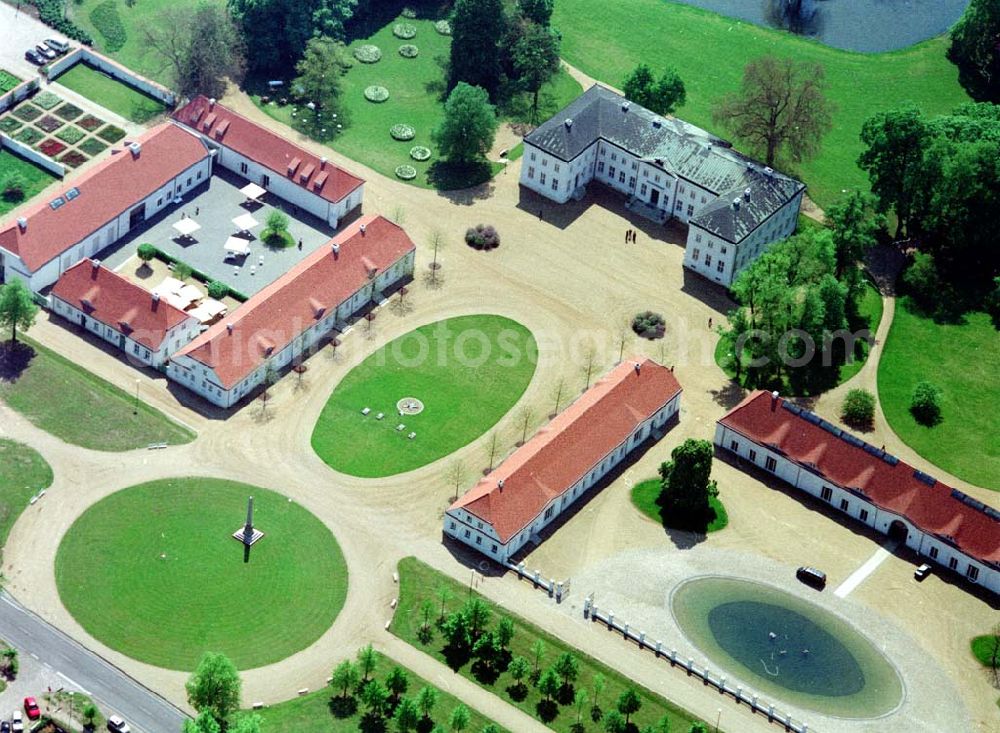 Neuhardenberg (ehem. Marxwalde) / Brandenburg from above - Hotel Schloss Neuhardenberg Inmitten eines von Peter Joseph Lenné und Hermann Fürst von Pückler-Muskau gestalteten Landschaftparks gelegen, bietet Hotel Schloss Neuhardenberg Komfort und Ruhe. Es verfügt über Räumlichkeiten verschiedener Größe für Gespräche, Tagungen und Konferenzen, aber auch für Feierlichkeiten. Für die Planung und Gestaltung von Konferenzen, Tagungen und Gesprächen und des entsprechenden kulturellen und kulinarischen Begleitprogramms unterbreitet Ihnen der Veranstaltungsservice von Hotel Schloss Neuhardenberg unter der Telefonnummer +49 (0)30 - 889 290-15 gerne detaillierte Arrangementvorschläge. Einzelreservierungen werden unter der Telefonnummer +49 (0)30 - 889 290-0 entgegen genommen. Hotel Schloss Neuhardenberg wird in Zusammenarbeit mit den Althoff Hotels betrieben. Neuhardenberg 08.05.2001