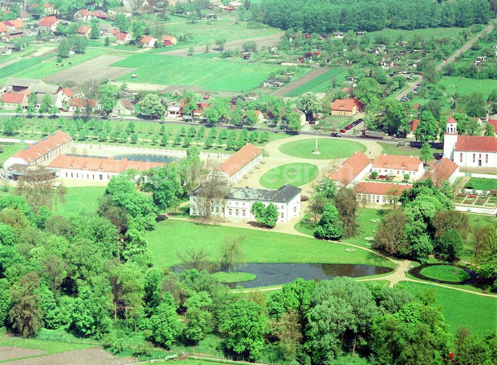 Neuhardenberg (ehem. Marxwalde) / Brandenburg from the bird's eye view: Hotel Schloss Neuhardenberg am Tage der Wiedereröffnung nach umfangreichen Restaurations- und Sanierungsarbeiten. Inmitten eines von Peter Joseph Lenné und Hermann Fürst von Pückler-Muskau gestalteten Landschaftparks gelegen, bietet Hotel Schloss Neuhardenberg Komfort und Ruhe. Es verfügt über Räumlichkeiten verschiedener Größe für Gespräche, Tagungen und Konferenzen, aber auch für Feierlichkeiten. Für die Planung und Gestaltung von Konferenzen, Tagungen und Gesprächen und des entsprechenden kulturellen und kulinarischen Begleitprogramms unterbreitet Ihnen der Veranstaltungsservice von Hotel Schloss Neuhardenberg unter der Telefonnummer +49 (0)30 - 889 290-15 gerne detaillierte Arrangementvorschläge. Einzelreservierungen werden unter der Telefonnummer +49 (0)30 - 889 290-0 entgegen genommen. Hotel Schloss Neuhardenberg wird in Zusammenarbeit mit den Althoff Hotels betrieben. Neuhardenberg 08.05.2001