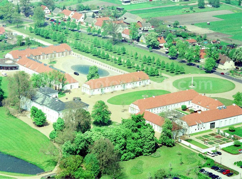 Neuhardenberg (ehem. Marxwalde) / Brandenburg from above - Hotel Schloss Neuhardenberg am Tage der Wiedereröffnung nach umfangreichen Restaurations- und Sanierungsarbeiten. Inmitten eines von Peter Joseph Lenné und Hermann Fürst von Pückler-Muskau gestalteten Landschaftparks gelegen, bietet Hotel Schloss Neuhardenberg Komfort und Ruhe. Es verfügt über Räumlichkeiten verschiedener Größe für Gespräche, Tagungen und Konferenzen, aber auch für Feierlichkeiten. Für die Planung und Gestaltung von Konferenzen, Tagungen und Gesprächen und des entsprechenden kulturellen und kulinarischen Begleitprogramms unterbreitet Ihnen der Veranstaltungsservice von Hotel Schloss Neuhardenberg unter der Telefonnummer +49 (0)30 - 889 290-15 gerne detaillierte Arrangementvorschläge. Einzelreservierungen werden unter der Telefonnummer +49 (0)30 - 889 290-0 entgegen genommen. Hotel Schloss Neuhardenberg wird in Zusammenarbeit mit den Althoff Hotels betrieben. Neuhardenberg 08.05.2001