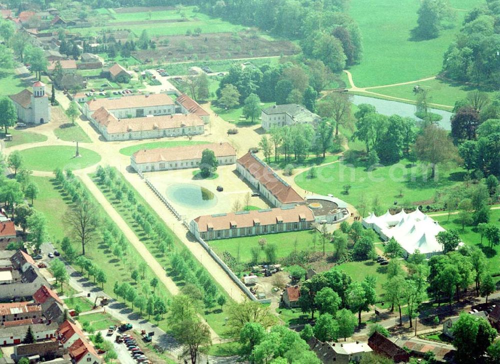 Aerial image Neuhardenberg (ehem. Marxwalde) / Brandenburg - Hotel Schloss Neuhardenberg am Tage der Wiedereröffnung nach umfangreichen Restaurations- und Sanierungsarbeiten. Inmitten eines von Peter Joseph Lenné und Hermann Fürst von Pückler-Muskau gestalteten Landschaftparks gelegen, bietet Hotel Schloss Neuhardenberg Komfort und Ruhe. Es verfügt über Räumlichkeiten verschiedener Größe für Gespräche, Tagungen und Konferenzen, aber auch für Feierlichkeiten. Für die Planung und Gestaltung von Konferenzen, Tagungen und Gesprächen und des entsprechenden kulturellen und kulinarischen Begleitprogramms unterbreitet Ihnen der Veranstaltungsservice von Hotel Schloss Neuhardenberg unter der Telefonnummer +49 (0)30 - 889 290-15 gerne detaillierte Arrangementvorschläge. Einzelreservierungen werden unter der Telefonnummer +49 (0)30 - 889 290-0 entgegen genommen. Hotel Schloss Neuhardenberg wird in Zusammenarbeit mit den Althoff Hotels betrieben. Neuhardenberg 08.05.2001