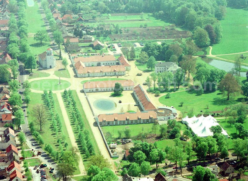 Aerial photograph Neuhardenberg (ehem. Marxwalde) / Brandenburg - Hotel Schloss Neuhardenberg am Tage der Wiedereröffnung nach umfangreichen Restaurations- und Sanierungsarbeiten. Inmitten eines von Peter Joseph Lenné und Hermann Fürst von Pückler-Muskau gestalteten Landschaftparks gelegen, bietet Hotel Schloss Neuhardenberg Komfort und Ruhe. Es verfügt über Räumlichkeiten verschiedener Größe für Gespräche, Tagungen und Konferenzen, aber auch für Feierlichkeiten. Für die Planung und Gestaltung von Konferenzen, Tagungen und Gesprächen und des entsprechenden kulturellen und kulinarischen Begleitprogramms unterbreitet Ihnen der Veranstaltungsservice von Hotel Schloss Neuhardenberg unter der Telefonnummer +49 (0)30 - 889 290-15 gerne detaillierte Arrangementvorschläge. Einzelreservierungen werden unter der Telefonnummer +49 (0)30 - 889 290-0 entgegen genommen. Hotel Schloss Neuhardenberg wird in Zusammenarbeit mit den Althoff Hotels betrieben. Neuhardenberg 08.05.2001