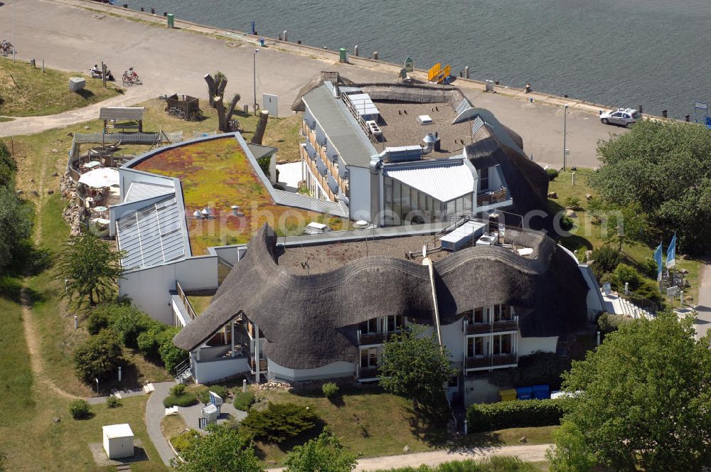 Baabe from above - Blick auf das Hotel Solthus am See auf der Insel Rügen im Ostseebad Baabe. Im Hintergrund eigener Bootsanlegesteg in der Mündung / Verbindung der Having Bucht und dem Selliner See. Kontakt: Hotel Solthus Betriebsgesellschaft mbH, Bollwerkstrasse 1, 18586 Ostseebad Baabe / Rügen, Tel. +49(0)38303 8716-0, Fax +49(0)38303 8716-99, e-mail: info@solthus.de