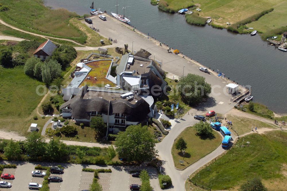 Aerial photograph Baabe - Blick auf das Hotel Solthus am See auf der Insel Rügen im Ostseebad Baabe. Im Hintergrund eigener Bootsanlegesteg in der Mündung / Verbindung der Having Bucht und dem Selliner See. Kontakt: Hotel Solthus Betriebsgesellschaft mbH, Bollwerkstrasse 1, 18586 Ostseebad Baabe / Rügen, Tel. +49(0)38303 8716-0, Fax +49(0)38303 8716-99, e-mail: info@solthus.de